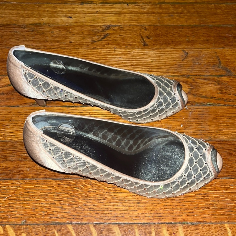 NWT Adrianna Papell Jamie Nude Saba Mesh Size 8.5